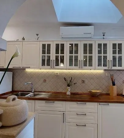 Sunset Apartment *