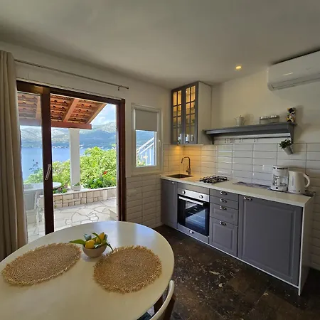 Sunset Apartment *