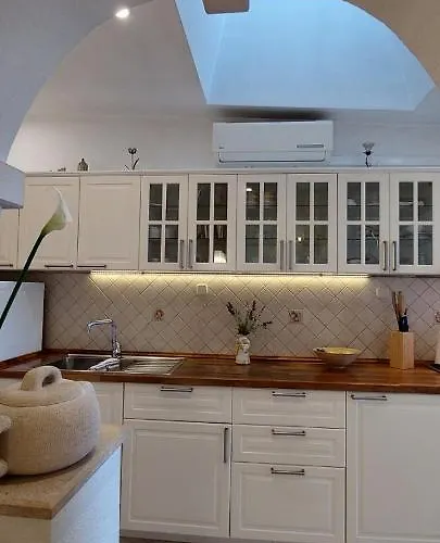 Sunset Apartment *